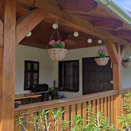 Apartamento Szajkó Vendégház Mucsi Exterior foto