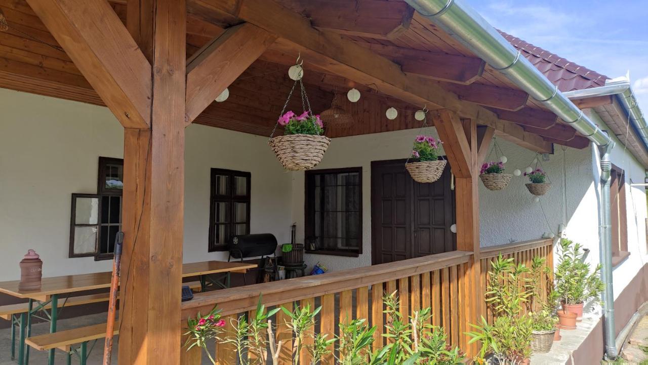 Apartamento Szajkó Vendégház Mucsi Exterior foto